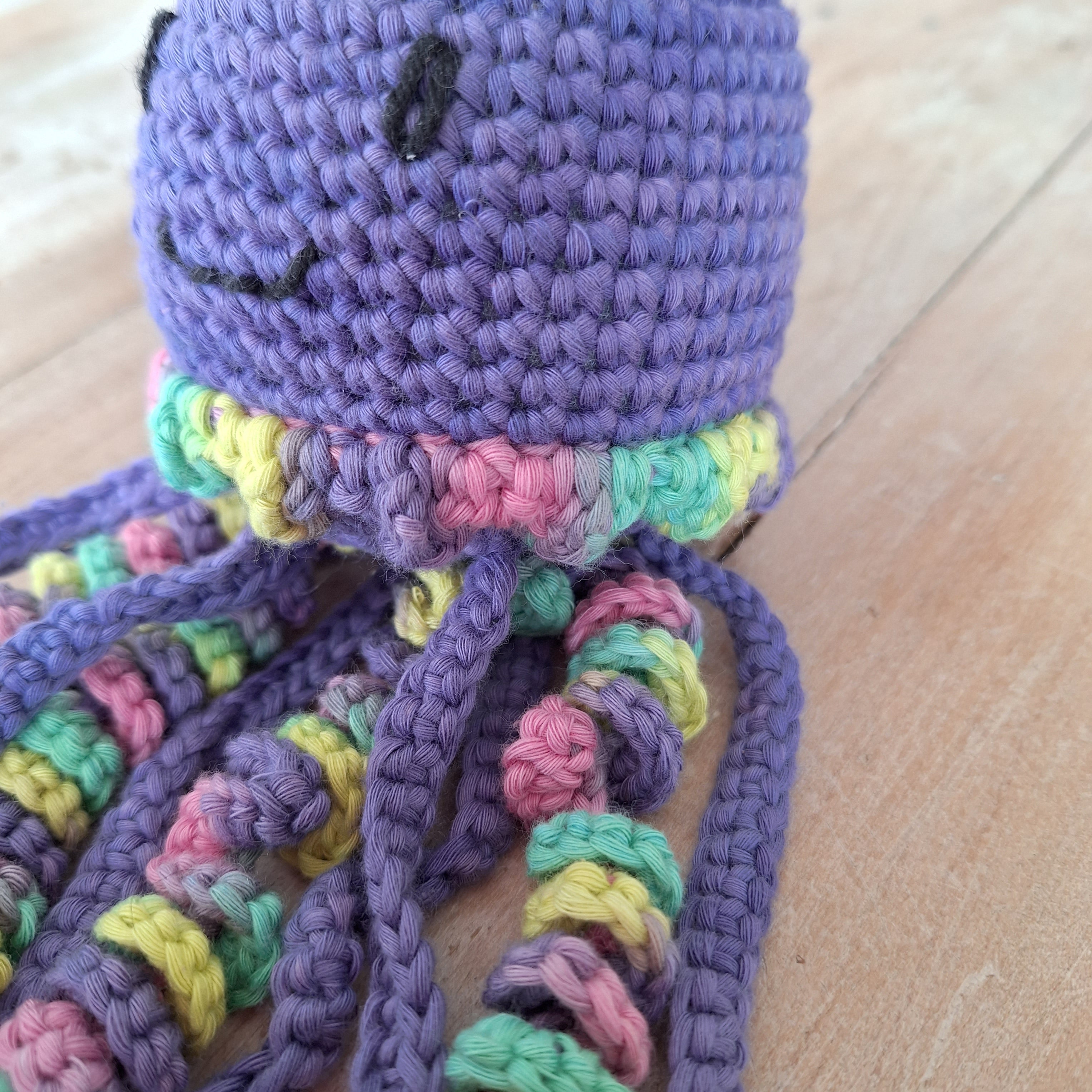 Medusa de apego morada