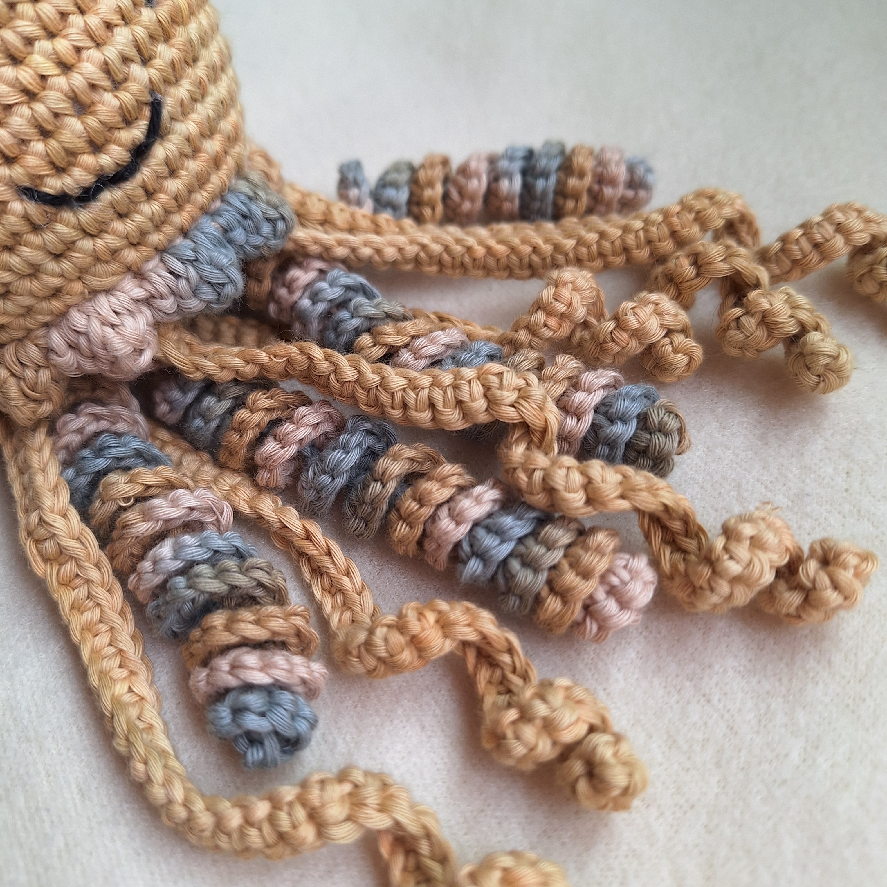 Medusa de apego Beige